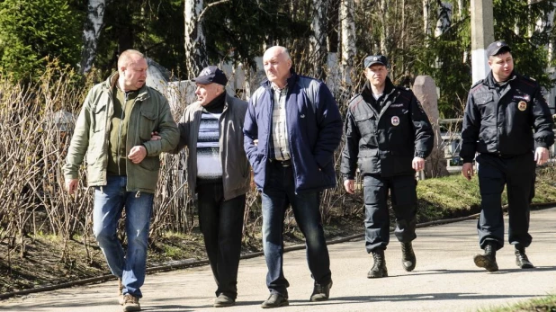 Родительский день в Барнауле. Власихинское кладбище