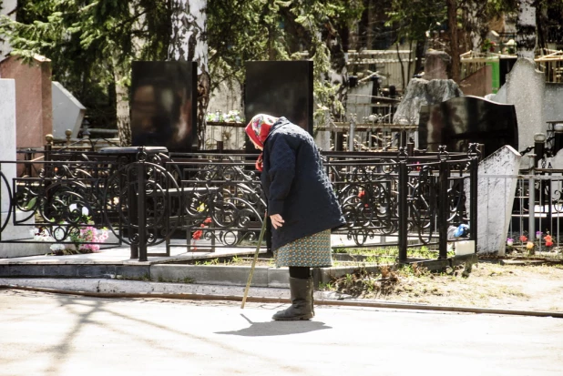 Родительский день в Барнауле. Власихинское кладбище