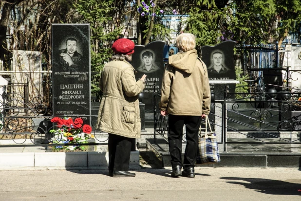 Родительский день в Барнауле. Власихинское кладбище