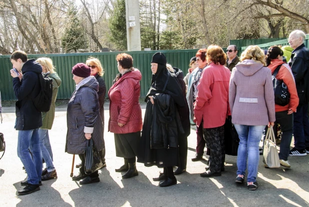 Родительский день в Барнауле. Власихинское кладбище