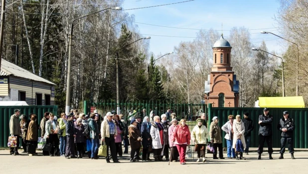 Родительский день в Барнауле. Власихинское кладбище