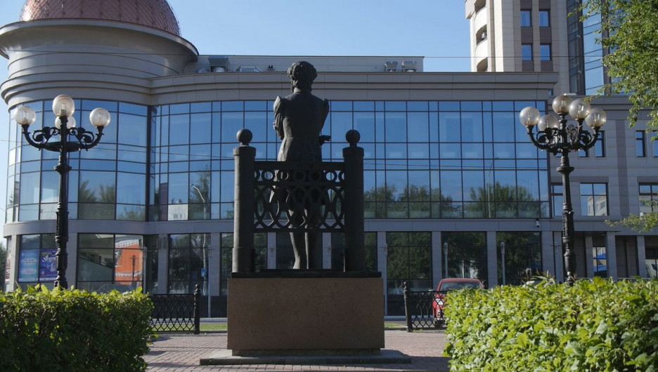 Памятник на ул. Пушкина.