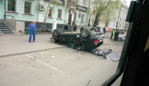 BMW X5 перевернулся после ДТП.