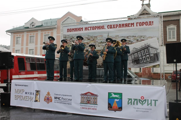 Парад пожарной техники в Барнауле.