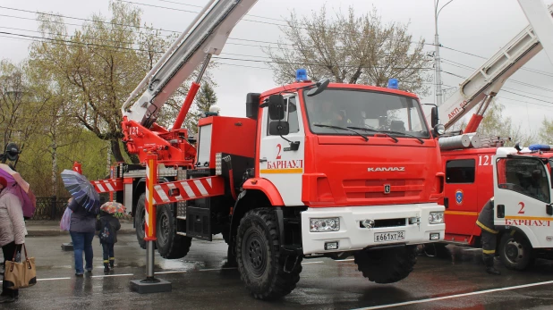 Парад пожарной техники в Барнауле.