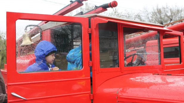 Парад пожарной техники в Барнауле.