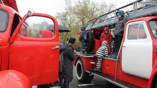 Парад пожарной техники в Барнауле.