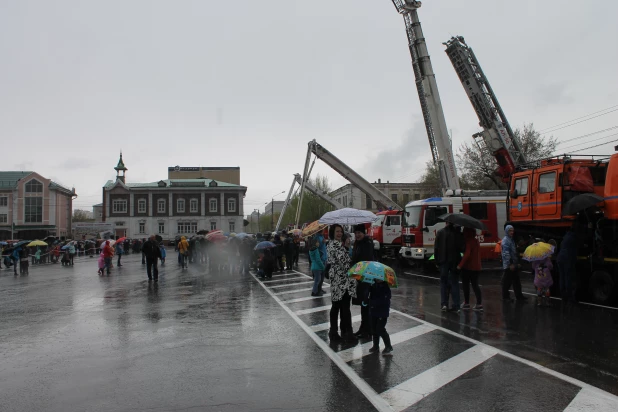 Парад пожарной техники в Барнауле.