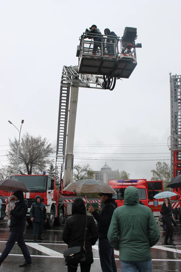 Парад пожарной техники в Барнауле.