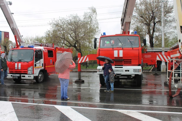 Парад пожарной техники в Барнауле.