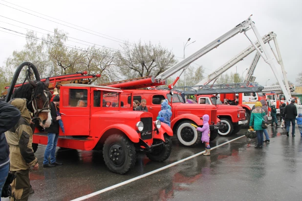 Парад пожарной техники в Барнауле.