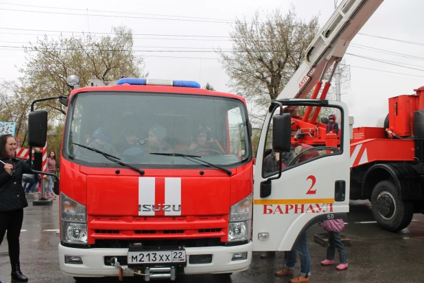 Парад пожарной техники в Барнауле.