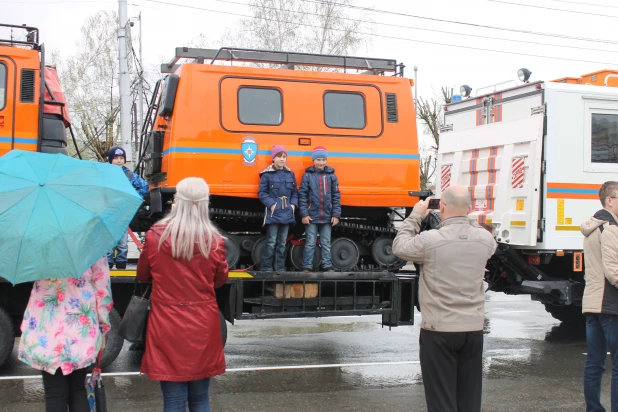 Парад пожарной техники в Барнауле.