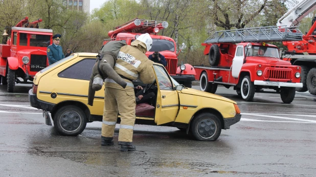 Спасение человека при ДТП, МЧС.