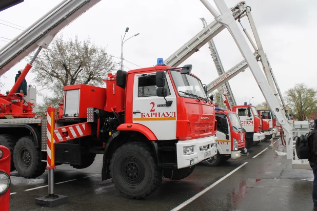 Парад пожарной техники в Барнауле.