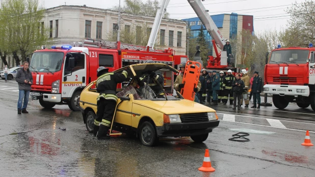 Спасение человека при ДТП, МЧС.