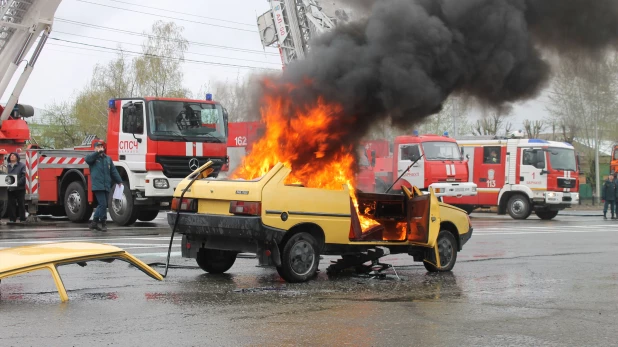 Тушение автомобиля.