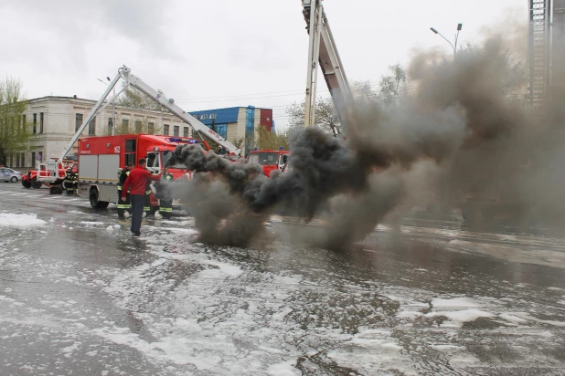 Парад пожарной техники в Барнауле.