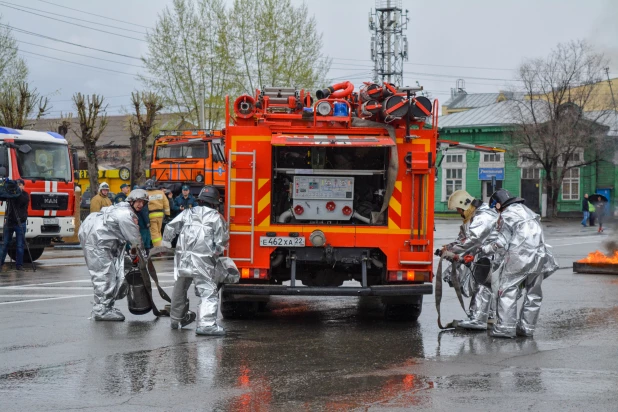 День пожарной охраны в Барнауле.