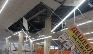 В Колывани в "Марии-Ра" рухнул потолок