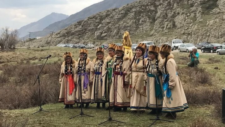 В Горном Алтае установили памятник суслику и детям войны.