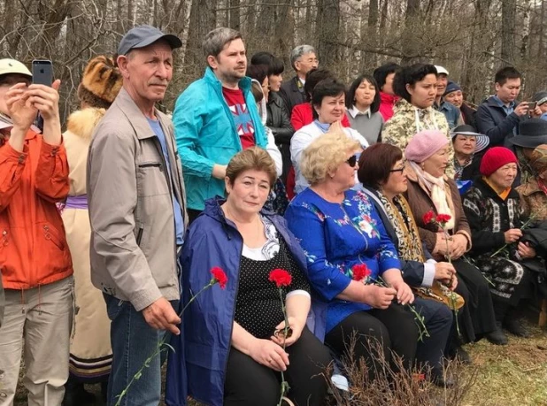 В Горном Алтае установили памятник суслику и детям войны.