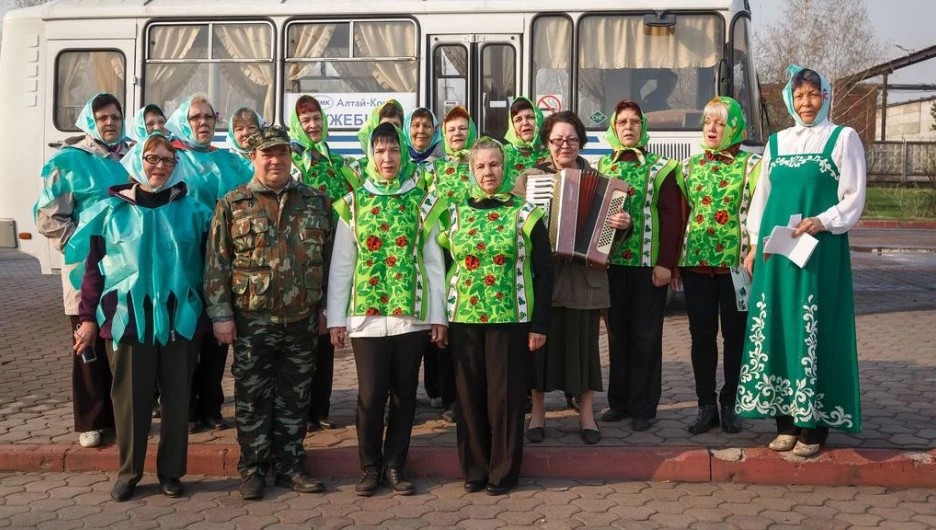 На "Алтай-Коксе" прошел субботник "Зеленая планета".