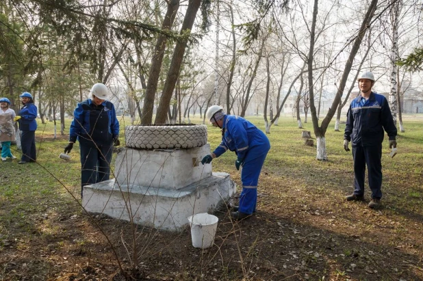 На "Алтай-Коксе" прошел субботник "Зеленая планета".