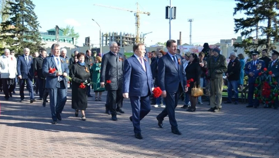 Возложение цветов к Вечному огню. 9 мая 2017 года.