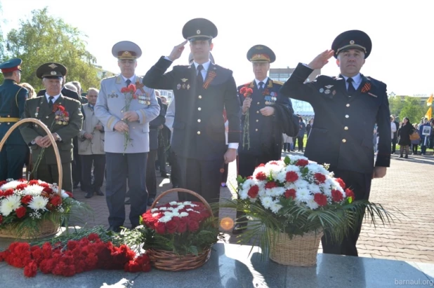 Возложение цветов к Вечному огню. 9 мая 2017 года.