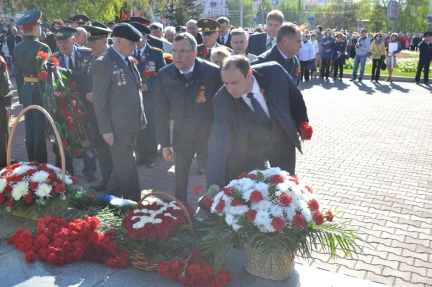 Возложение цветов к Вечному огню. 9 мая 2017 года.