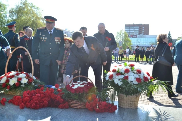 Возложение цветов к Вечному огню. 9 мая 2017 года.