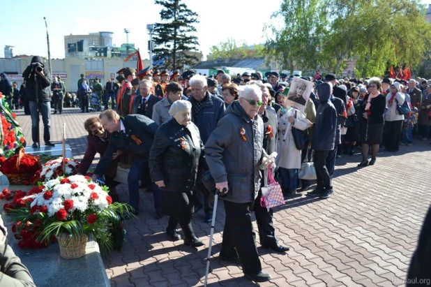 Возложение цветов к Вечному огню. 9 мая 2017 года.