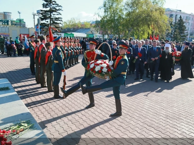 Возложение цветов к Вечному огню. 9 мая 2017 года.