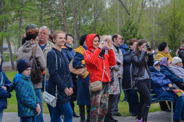 В Барнауле прошли танцы в стиле послевоенных лет.