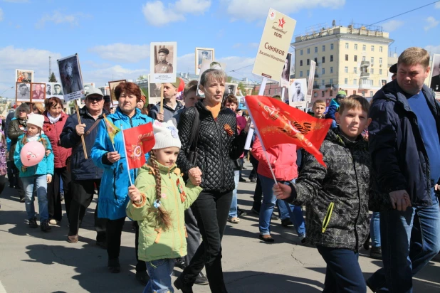 Шествие "Бессмерного полка" в Барнауле. 9 мая 2017 года.