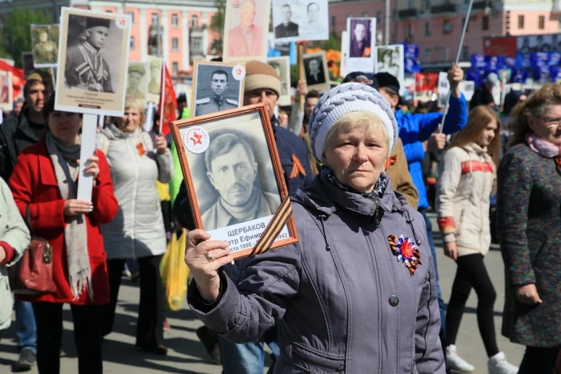 Шествие "Бессмерного полка" в Барнауле. 9 мая 2017 года.