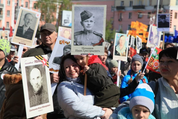 Шествие "Бессмерного полка" в Барнауле. 9 мая 2017 года.