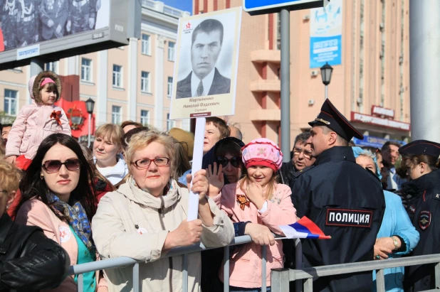 Шествие "Бессмерного полка" в Барнауле. 9 мая 2017 года.