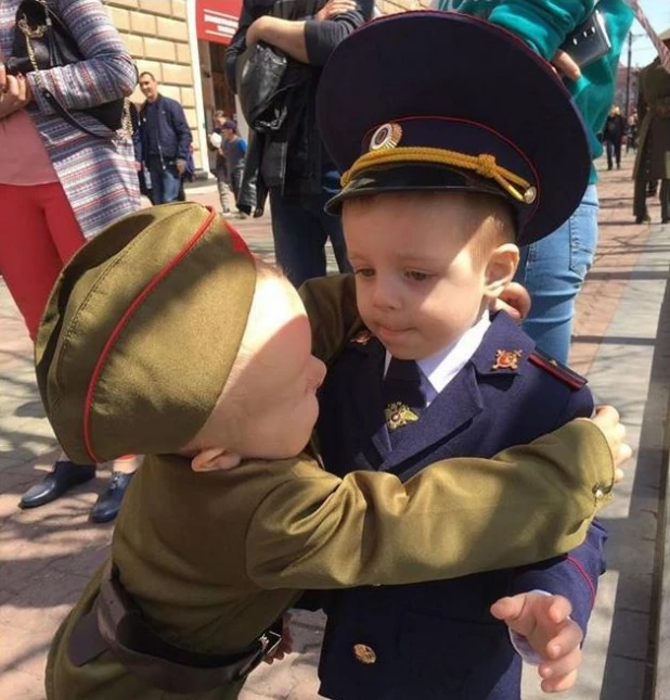 Парад Победы и "Бессмертный полк" в соцсетях.