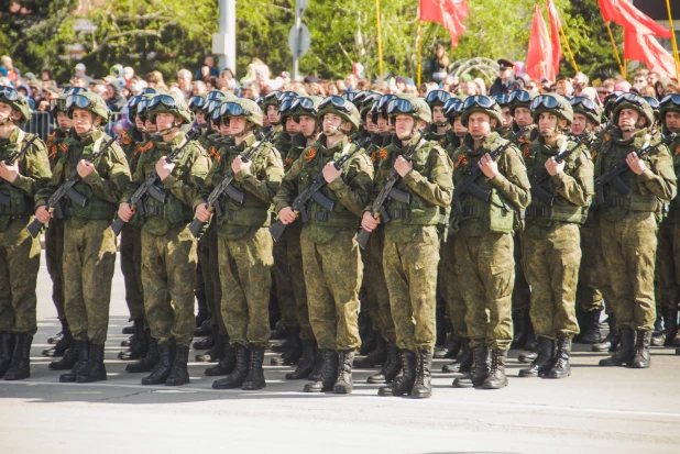 Парад Победы в Барнауле. 9 мая 2017 год.