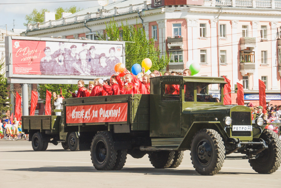 Парад Победы в Барнауле. 9 мая 2017 год.