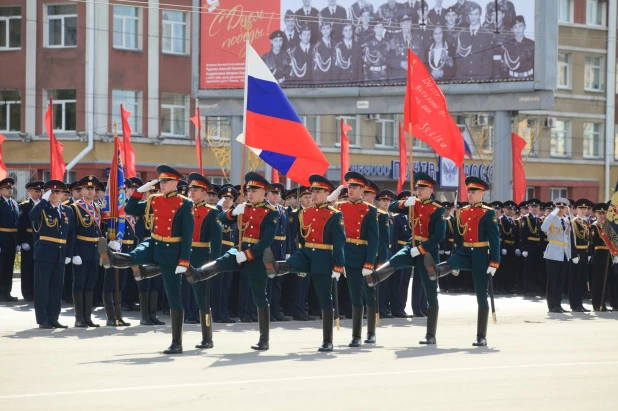 Парад Победы в Барнауле. 9 мая 2017 года.