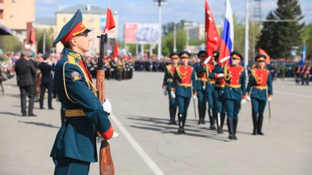 Парад Победы в Барнауле. 9 мая 2017 года.