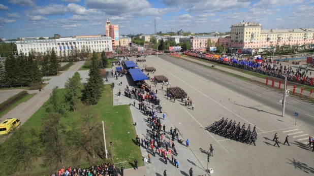 Парад Победы в Барнауле. 9 мая 2017 года.