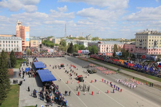 Парад Победы в Барнауле. 9 мая 2017 года.