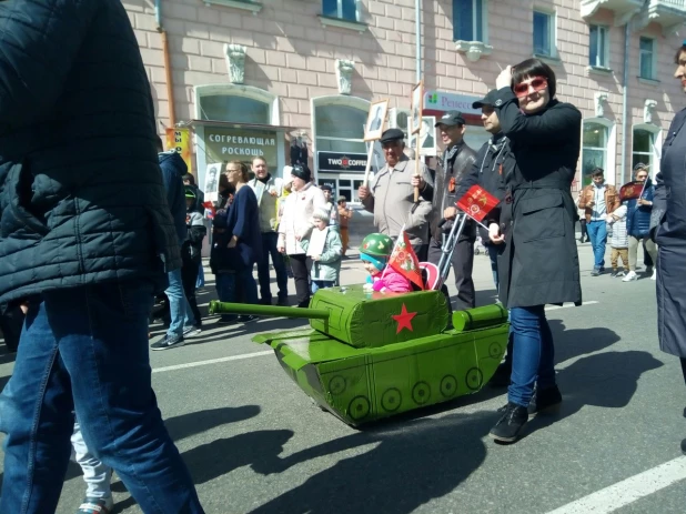 Барнаульский "танкомобиль" к Дню Победы.