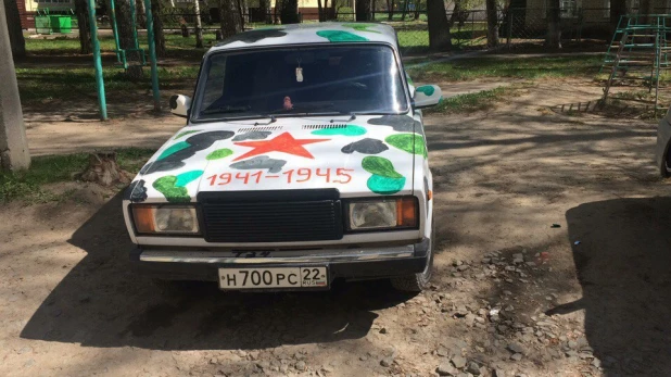 Барнаульский "военный" автомобиль к Дню Победы.