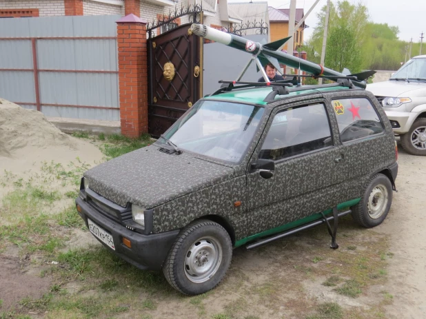 Новоалтайский "военный" автомобиль к Дню Победы.