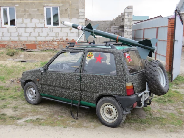 Новоалтайский "военный" автомобиль к Дню Победы.